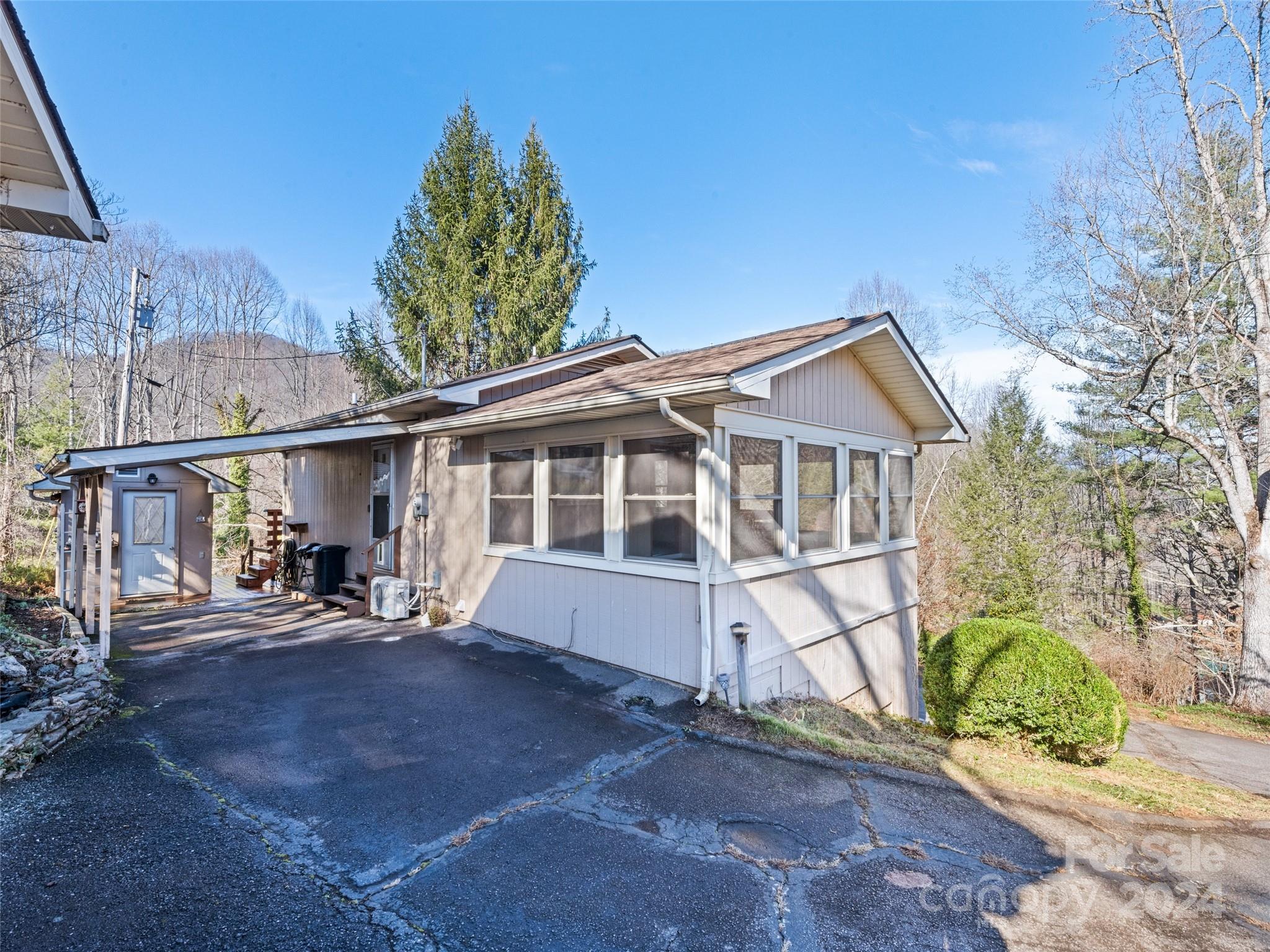 142 Dirt Road Sylva, NC 28779 - Photo 3 of 25 Gallery Image 3