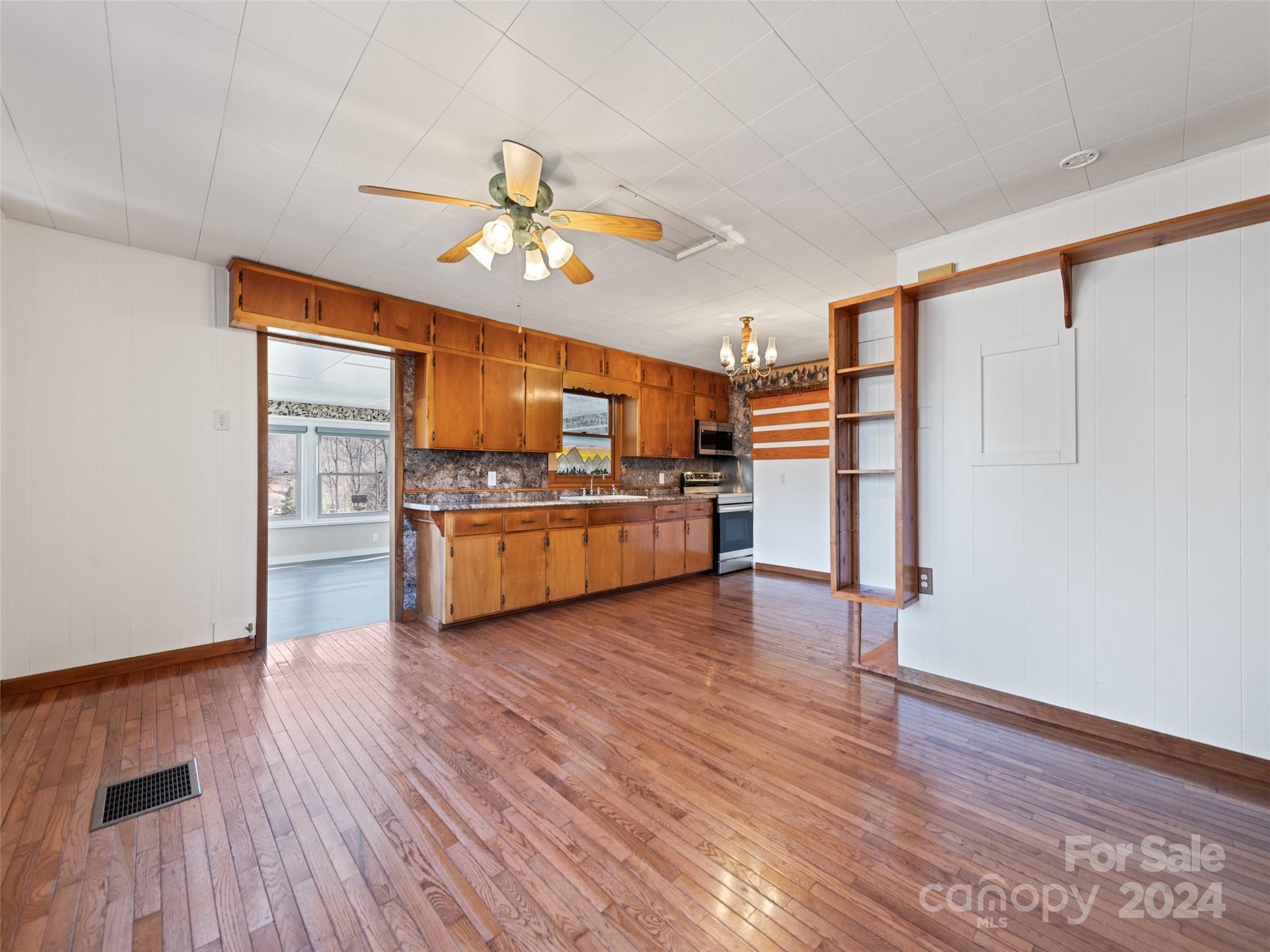 142 Dirt Road Sylva, NC 28779 - Photo 9 of 25 Gallery Image 9