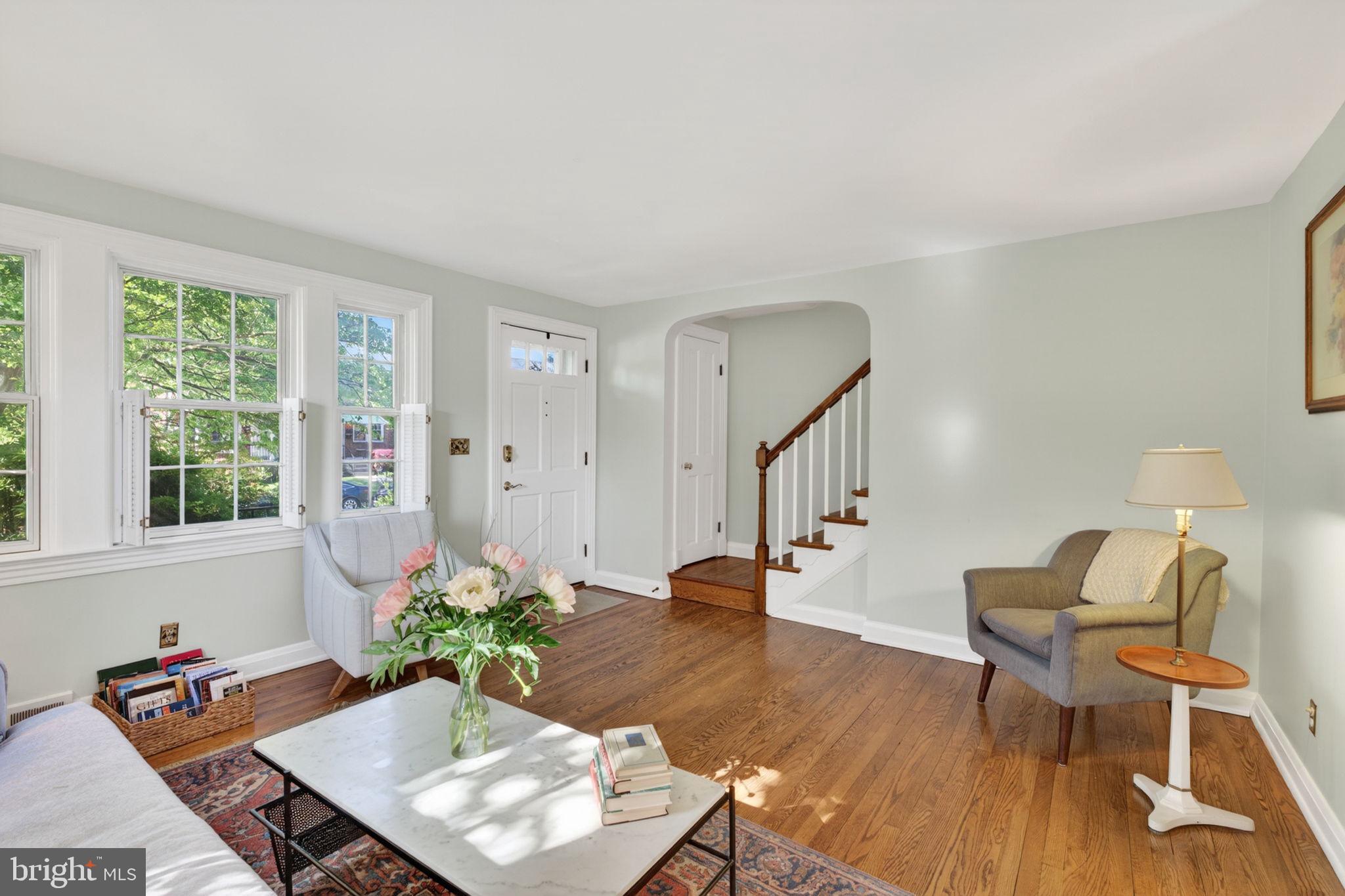 158 Hopkins Road Baltimore, MD 21212 - Photo 11 of 68 Bright and inviting living space.