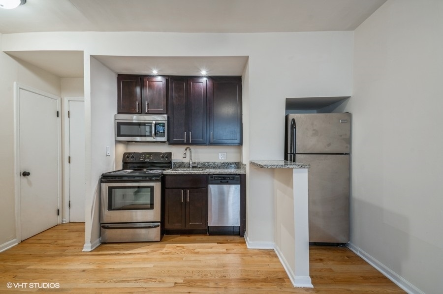 1430 North Dearborn Street, Unit 405 Chicago, IL 60610 - Photo 6 of 7