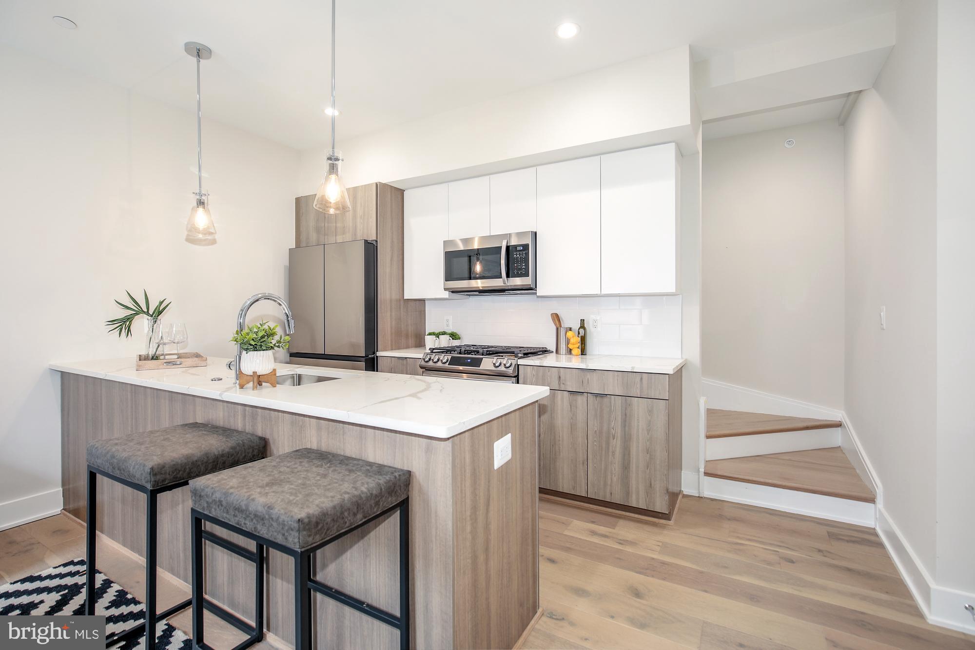 1421 Spring Road Northwest, Unit 302 Washington, DC 20010 - Photo 5 of 18 Large kitchen peninsula