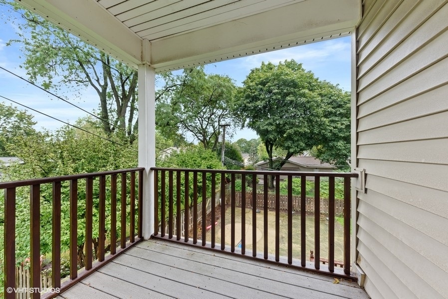 411 South Wilke Road Arlington Heights, IL 60005 - Photo 23 of 29 a balcony with wooden floor in outdoor space