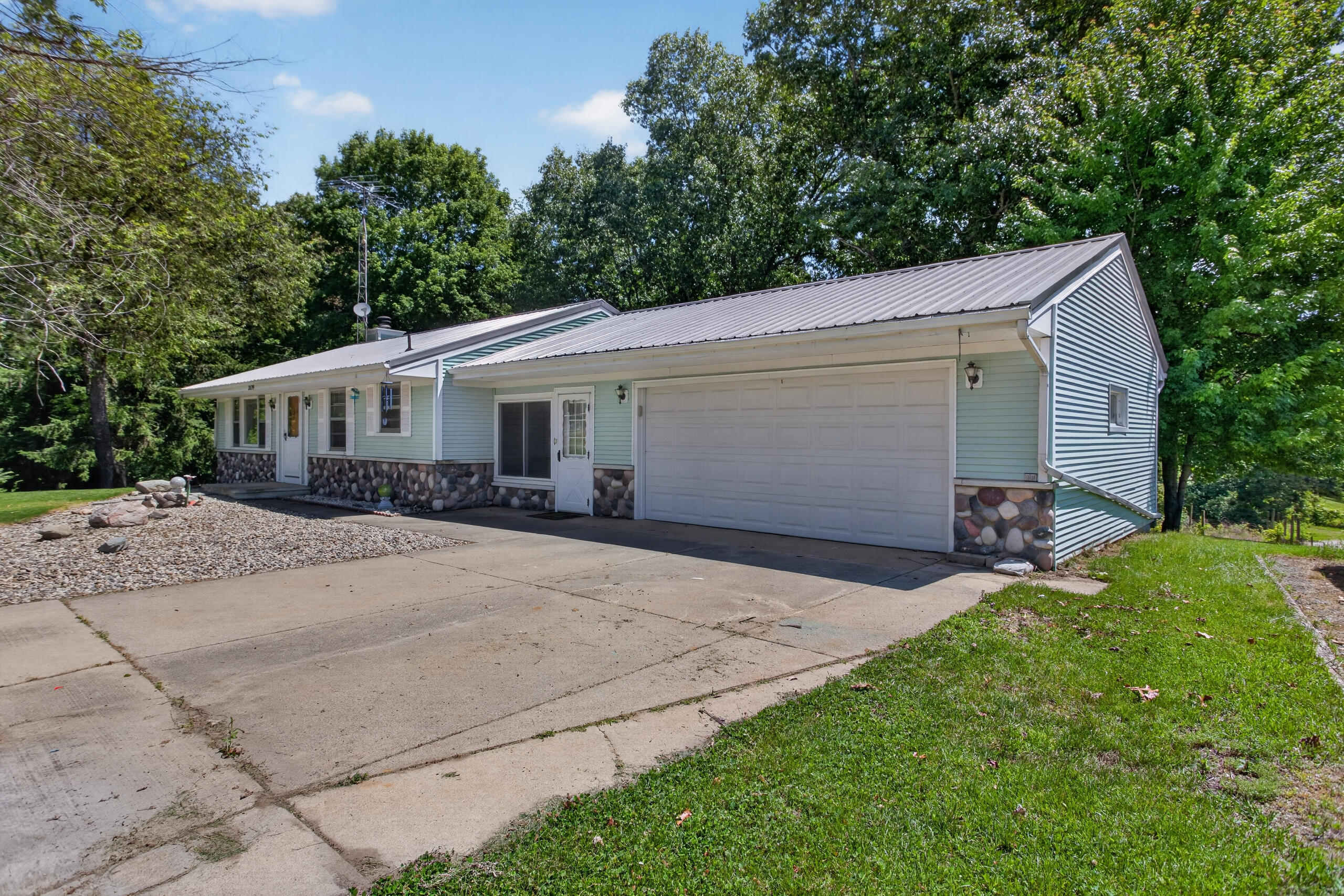 2695 Gilletts Lake Road Jackson, MI 49201 - Photo 41 of 57 008_IMG_2161