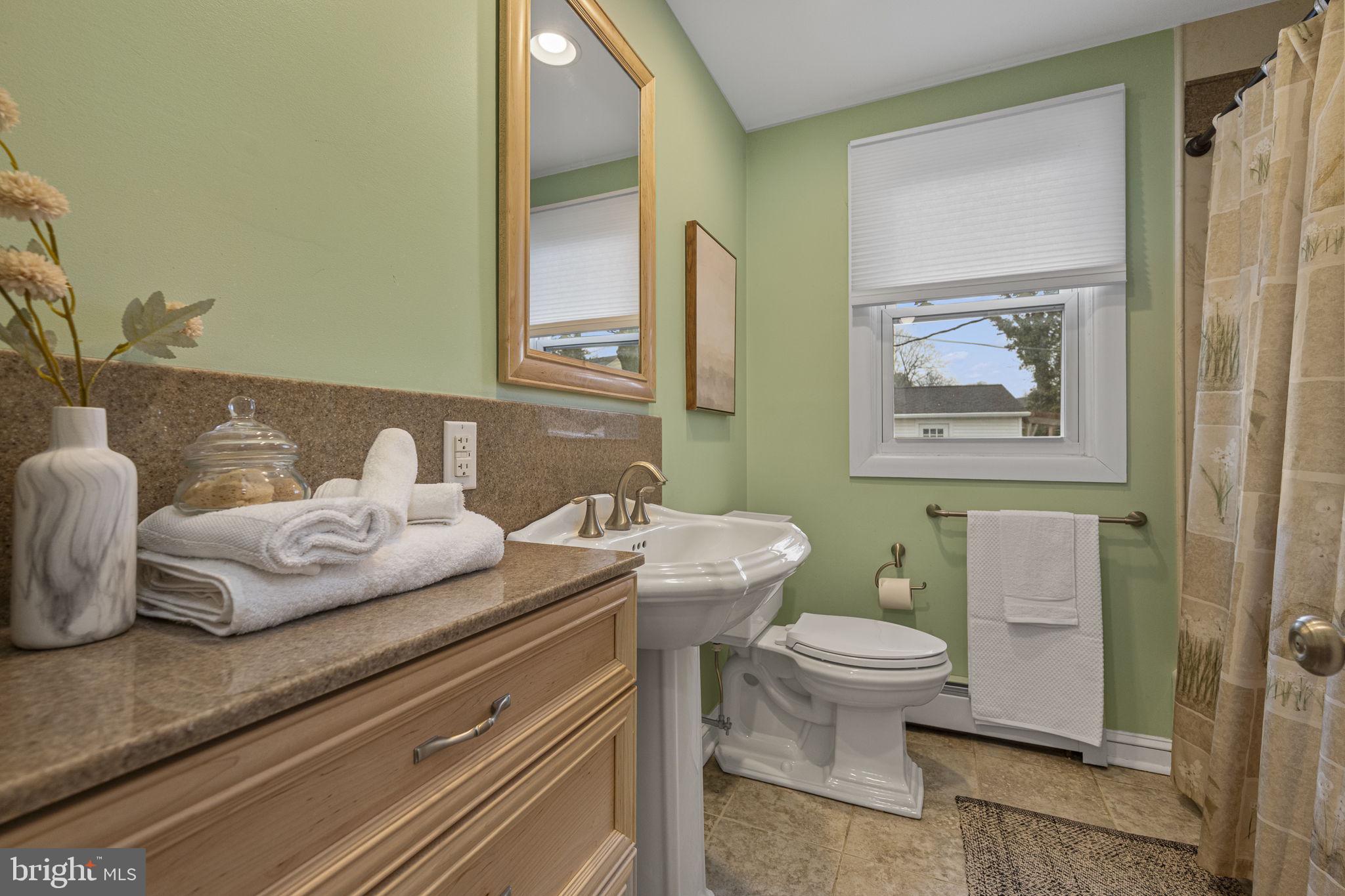 711 Elgin Road Newtown Square, PA 19073 - Photo 16 of 36 Full bathroom with tub