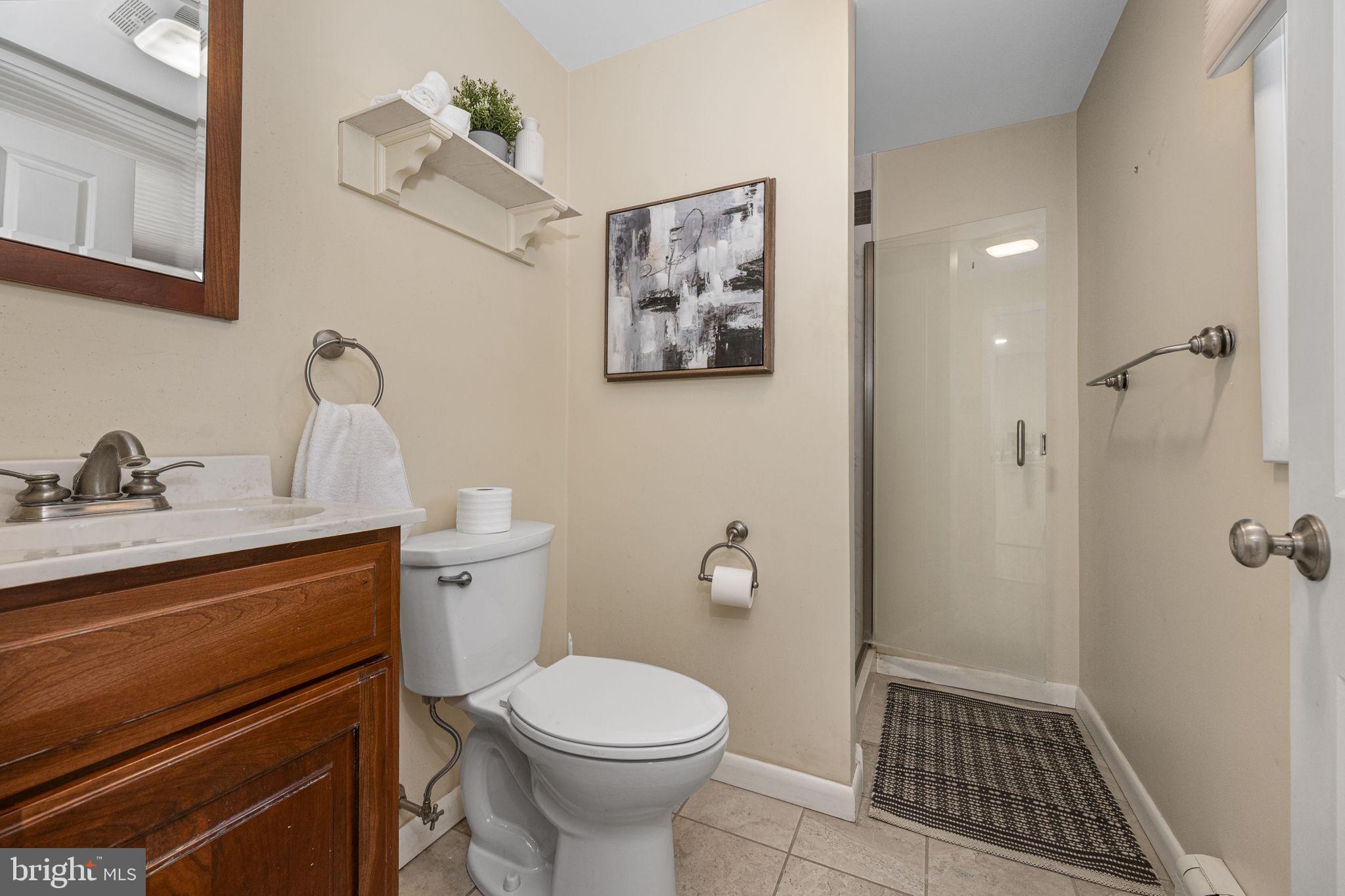 711 Elgin Road Newtown Square, PA 19073 - Photo 20 of 36 2nd full bathroom with shower stall