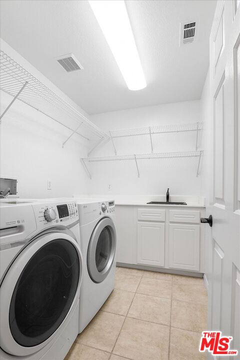 5 Sachem Way Ladera Ranch, CA 92694 - Photo 4 of 37 a utility room with dryer and washer