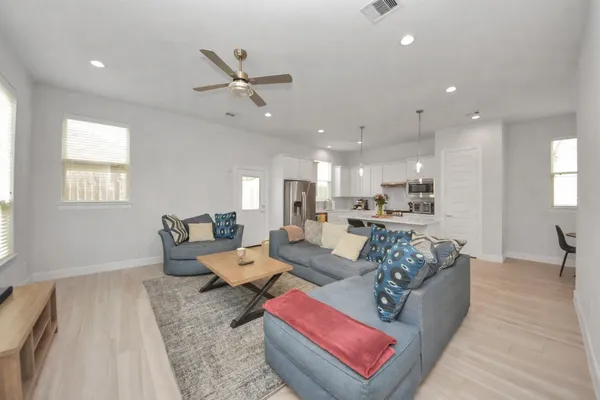 $2,750 | 506 West Donovan Street, Unit F, Houston, TX 77091