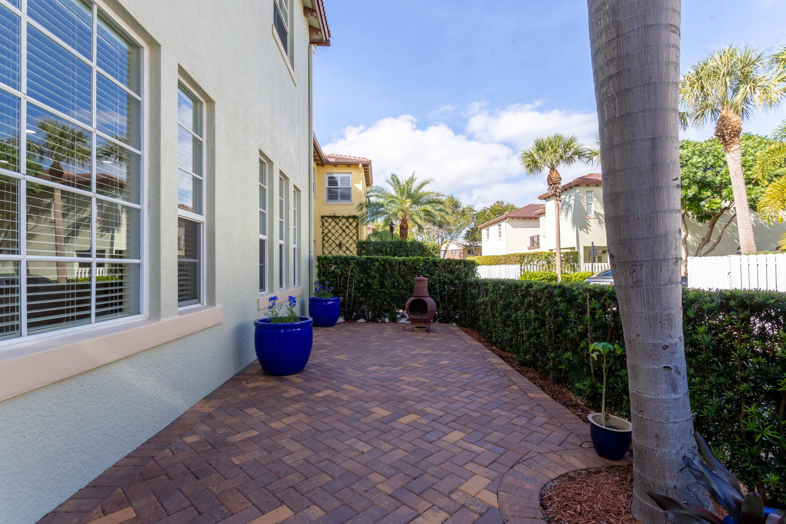 90 Via Floresta Drive Boca Raton, FL 33487 - Photo 4 of 31 IMG_0352-HDR