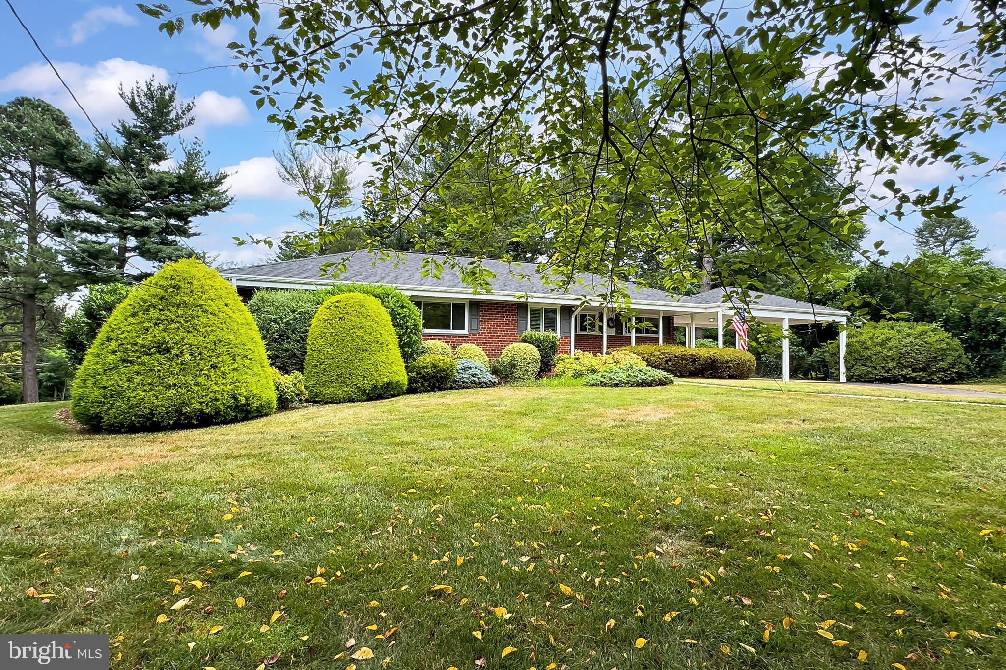 6534 Kerns Road Falls Church, VA 22044 - Photo 3 of 42 Expansive and Beautifully landscaped