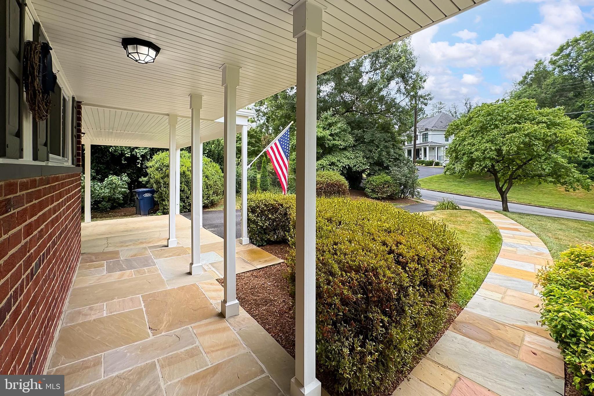 6534 Kerns Road Falls Church, VA 22044 - Photo 7 of 42 Neighborhood/ mature trees & landscaped properties