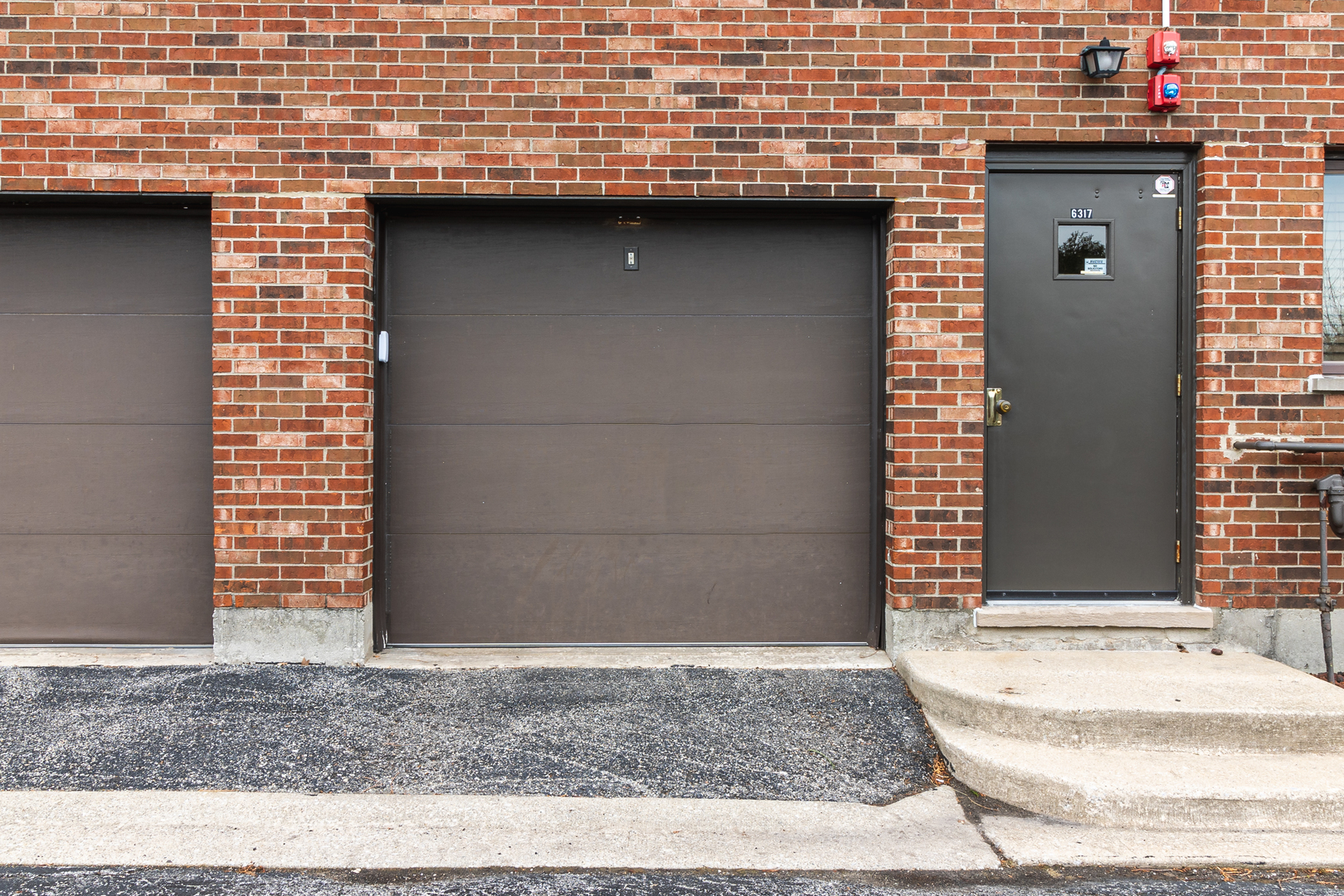 6317 Clarendon Hills Road, Unit 2 Willowbrook, IL 60527 - Photo 18 of 21 a brick building with a outdoor space