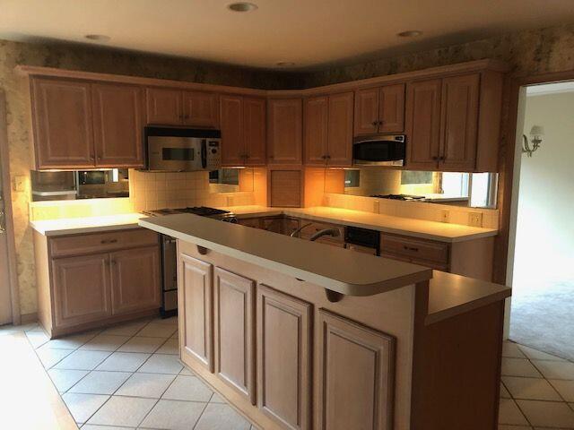 2674 Fishinger Road Upper Arlington, OH 43221 - Photo 8 of 33 Kitchen with under cabinet lighting
