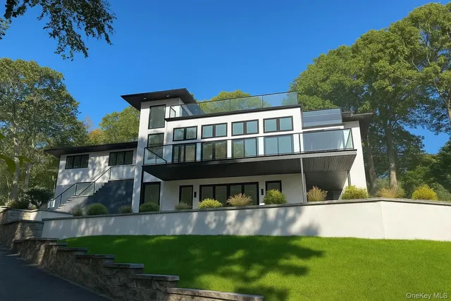 a view of house with a big yard