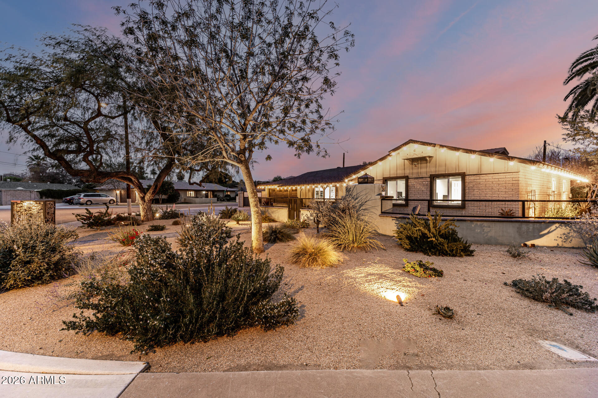 526 West Seldon Lane Phoenix, AZ 85021 - Photo 4 of 74 04-Seldon