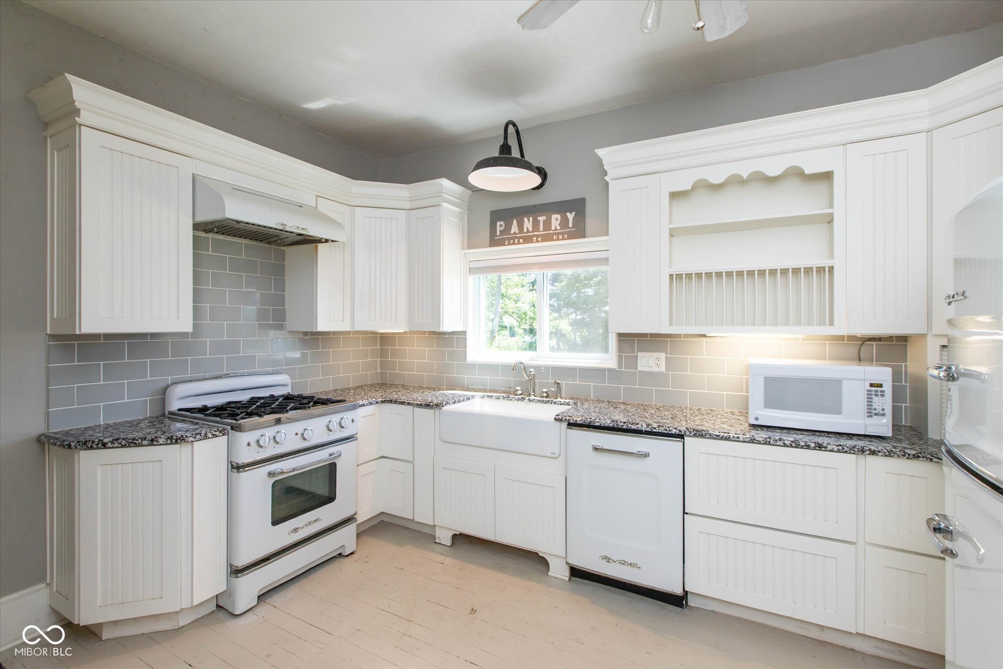 6862 Travis Road Greenwood, IN 46143 - Photo 5 of 37
