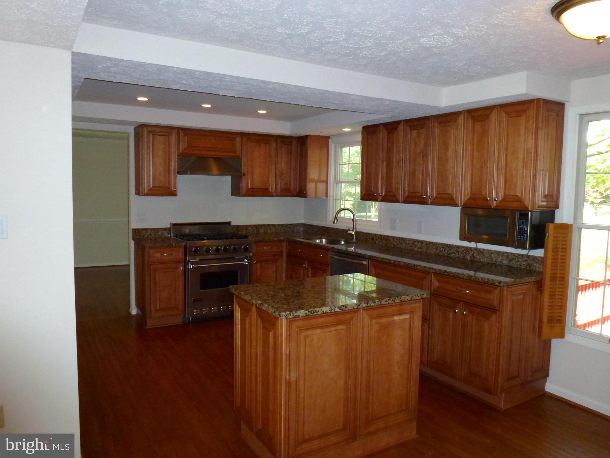 7585 Vogels Way Springfield, VA 22153 - Photo 3 of 23 Kitchen