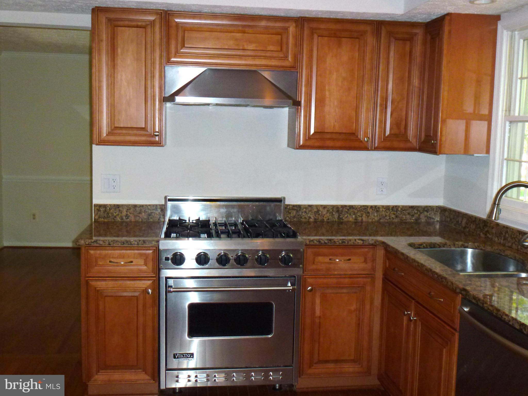 7585 Vogels Way Springfield, VA 22153 - Photo 4 of 23 Kitchen