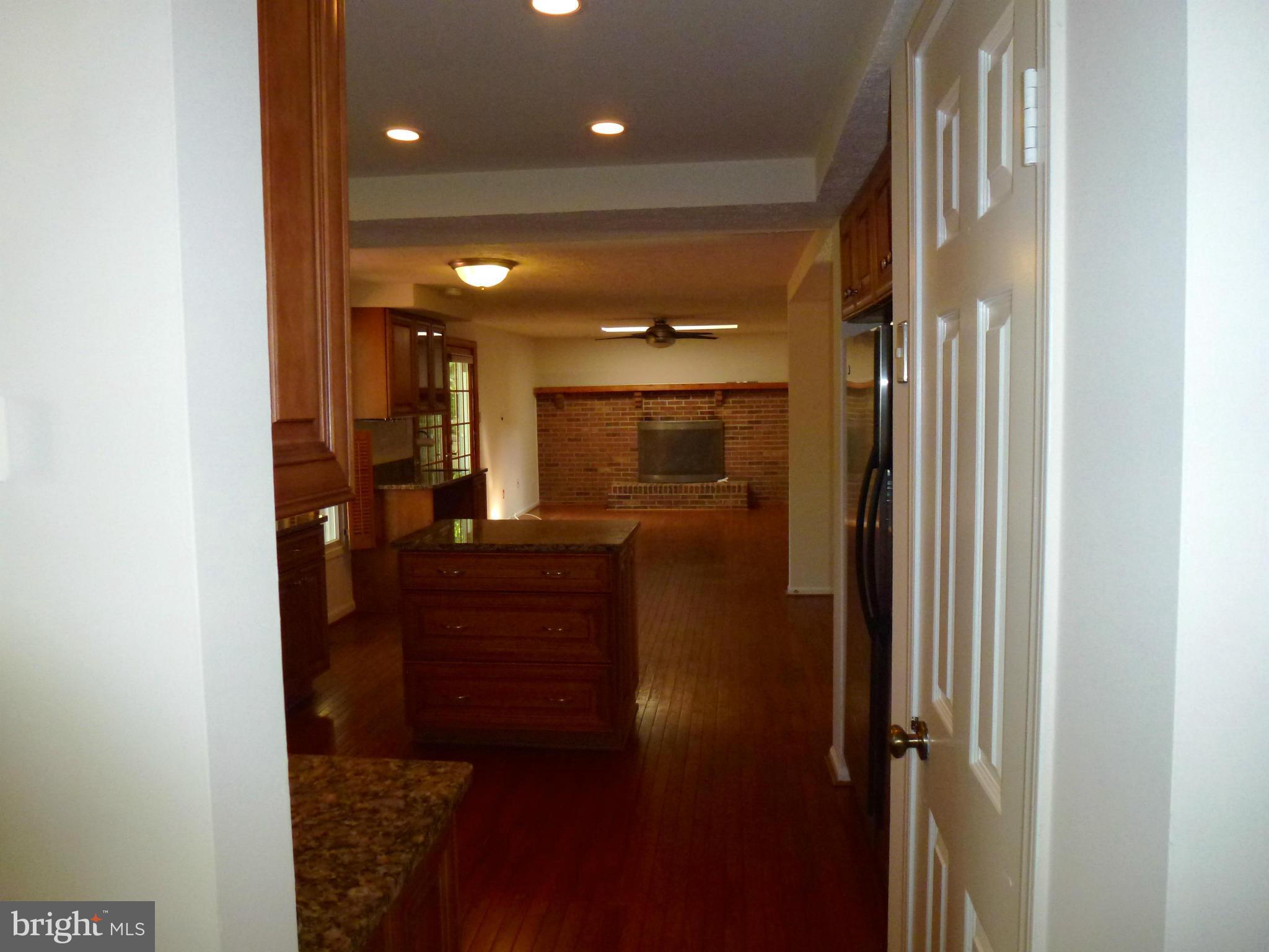 7585 Vogels Way Springfield, VA 22153 - Photo 6 of 23 Family Room