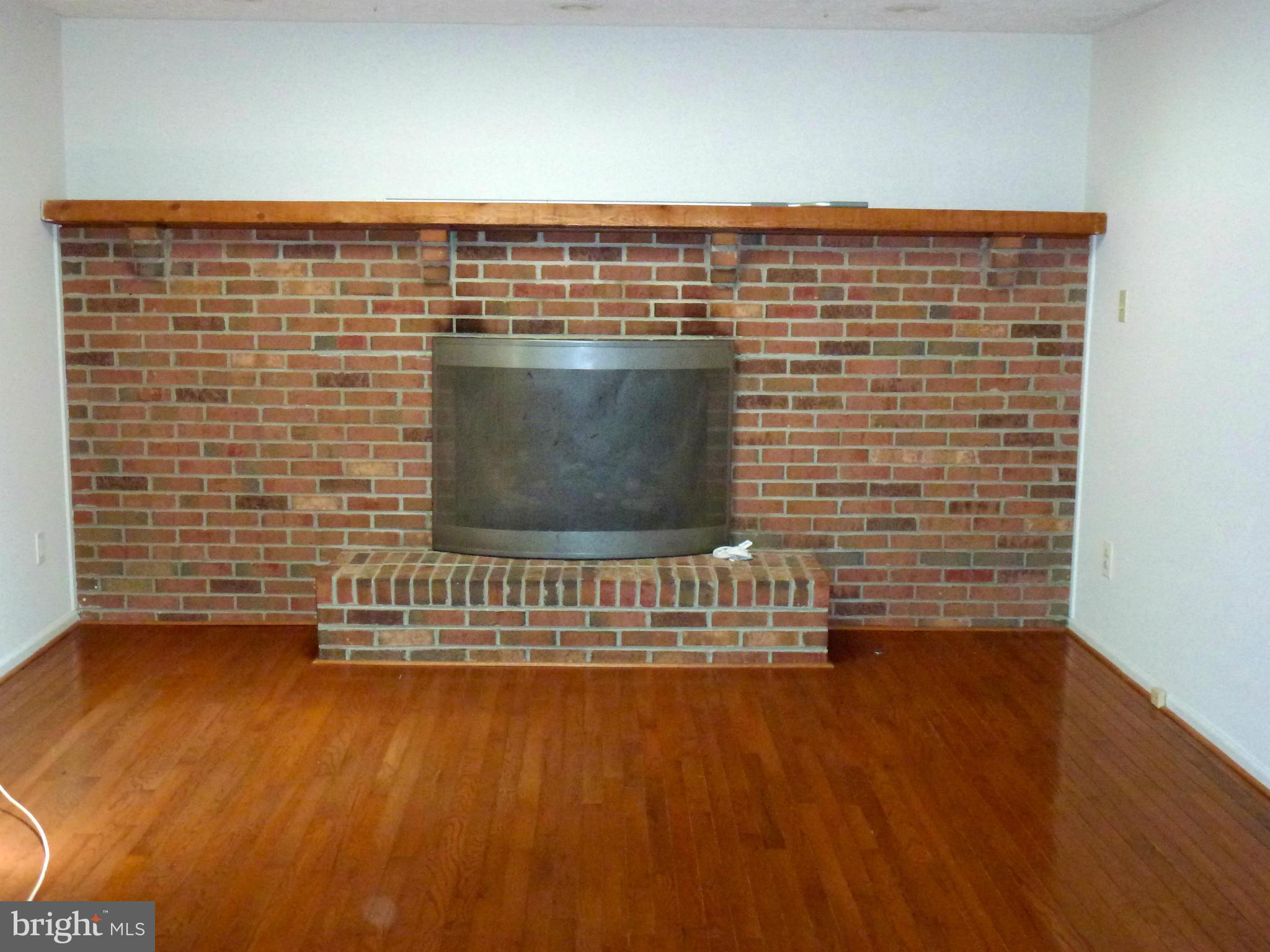7585 Vogels Way Springfield, VA 22153 - Photo 9 of 23 Family Room