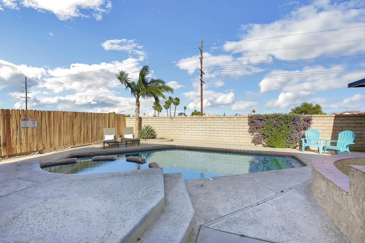 45640 Cimarron Road Indio, CA 92201 - Photo 20 of 25 a view of a swimming pool with a lounge chairs