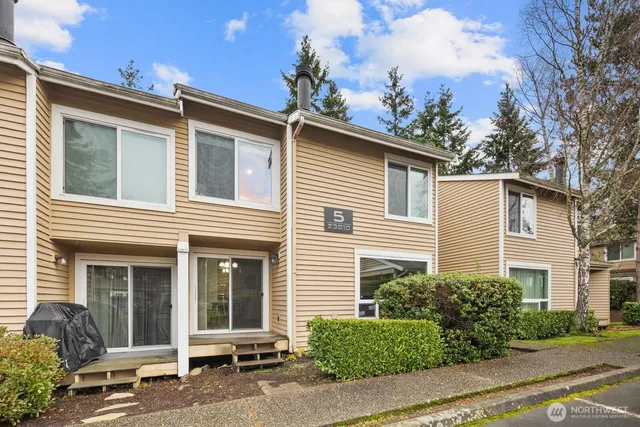 $370,000 | 23810 12th Place South, Unit 504, Des Moines, WA 98198