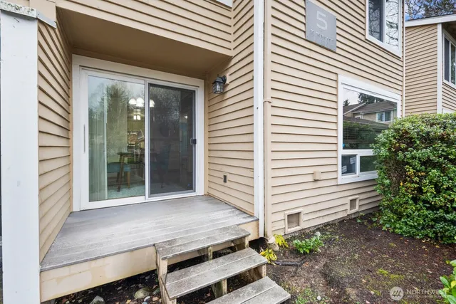 $370,000 | 23810 12th Place South, Unit 504, Des Moines, WA 98198