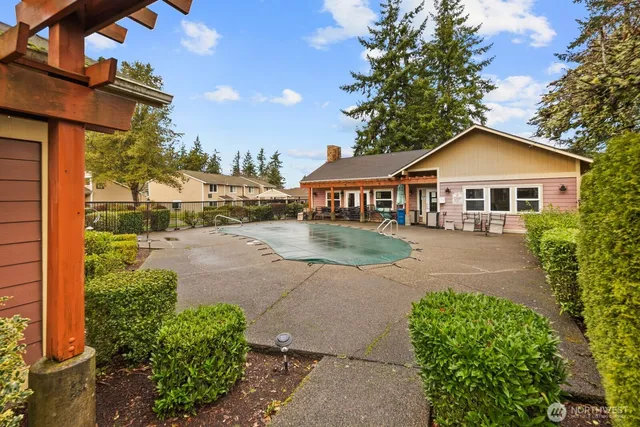 $370,000 | 23810 12th Place South, Unit 504, Des Moines, WA 98198