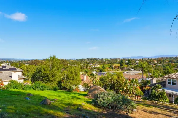 $1,199,000 | 1921 Cresthaven Drive, Vista, CA 92084