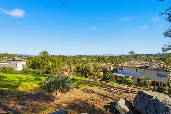 $1,199,000 | 1921 Cresthaven Drive, Vista, CA 92084