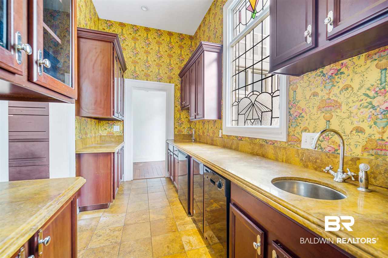 960 Dauphin Street Mobile, AL 36604 - Photo 7 of 29 Business Kitchen