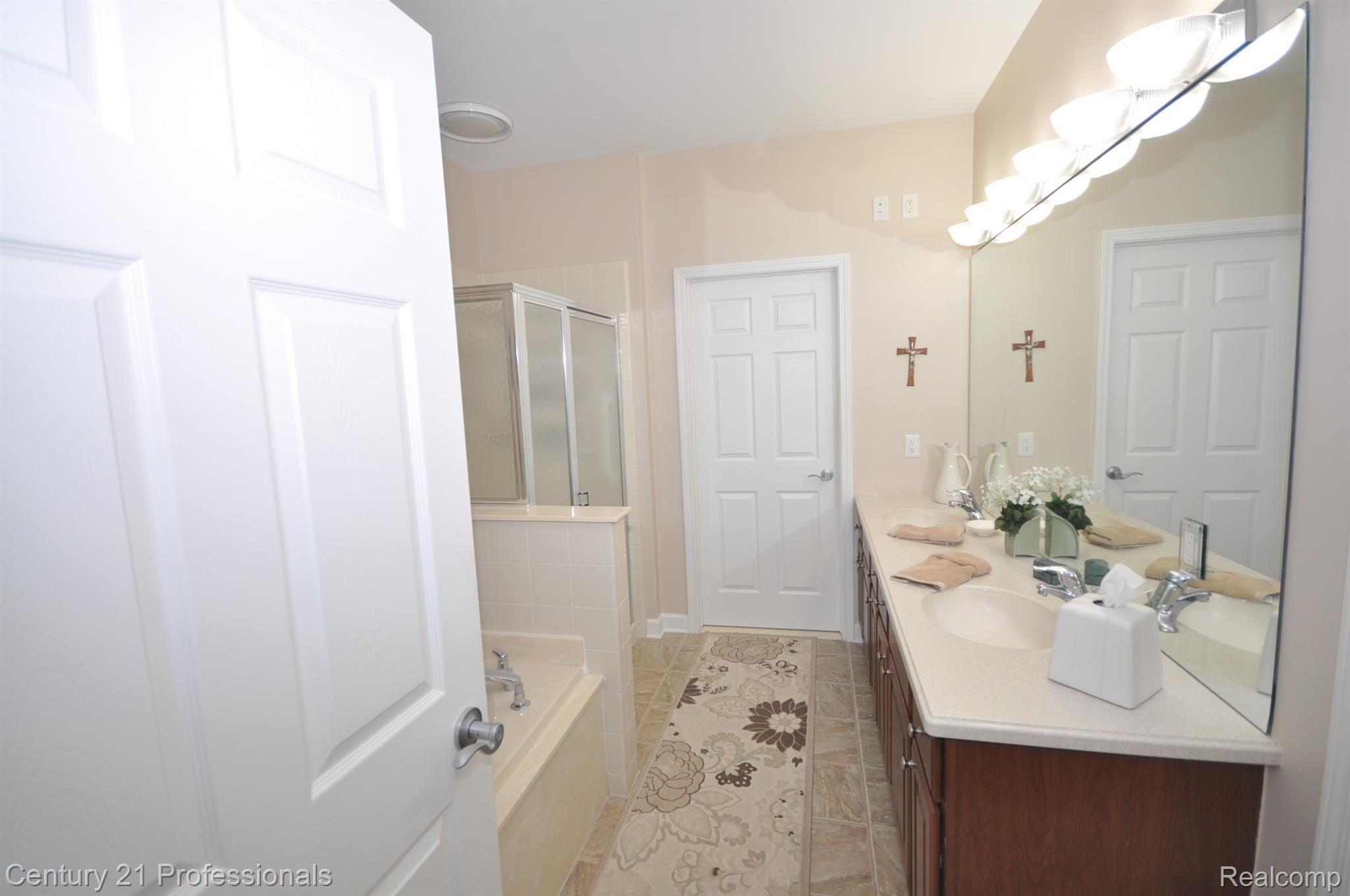 5045 Belmonte Drive Rochester, MI 48306 - Photo 19 of 52 18-5045 Belmonte.JPG