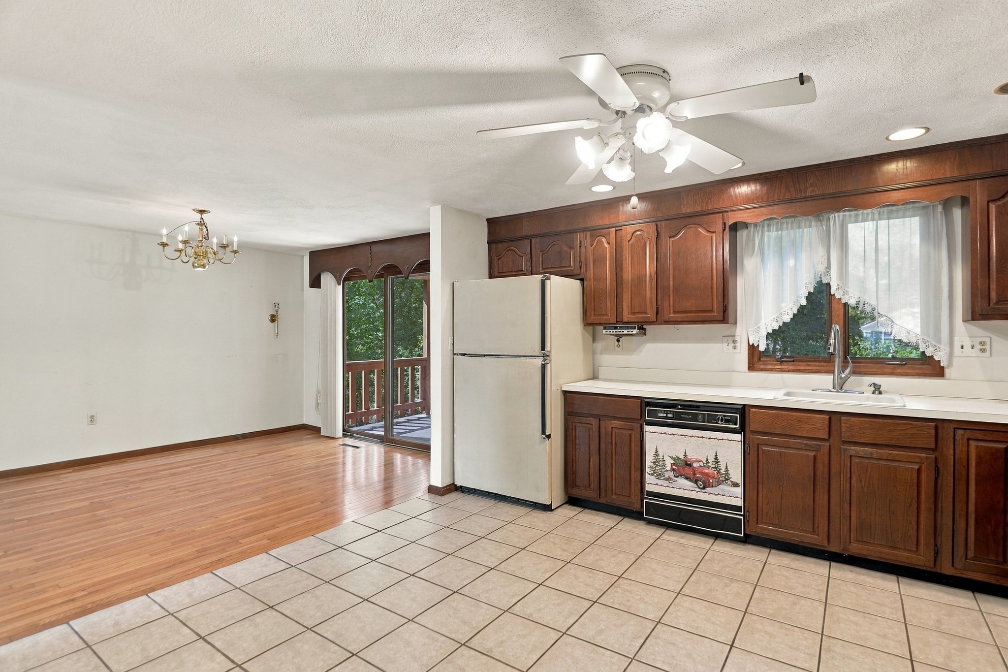2 Clifford Road Burlington, MA 01803 - Photo 4 of 42 Gallery Image 4
