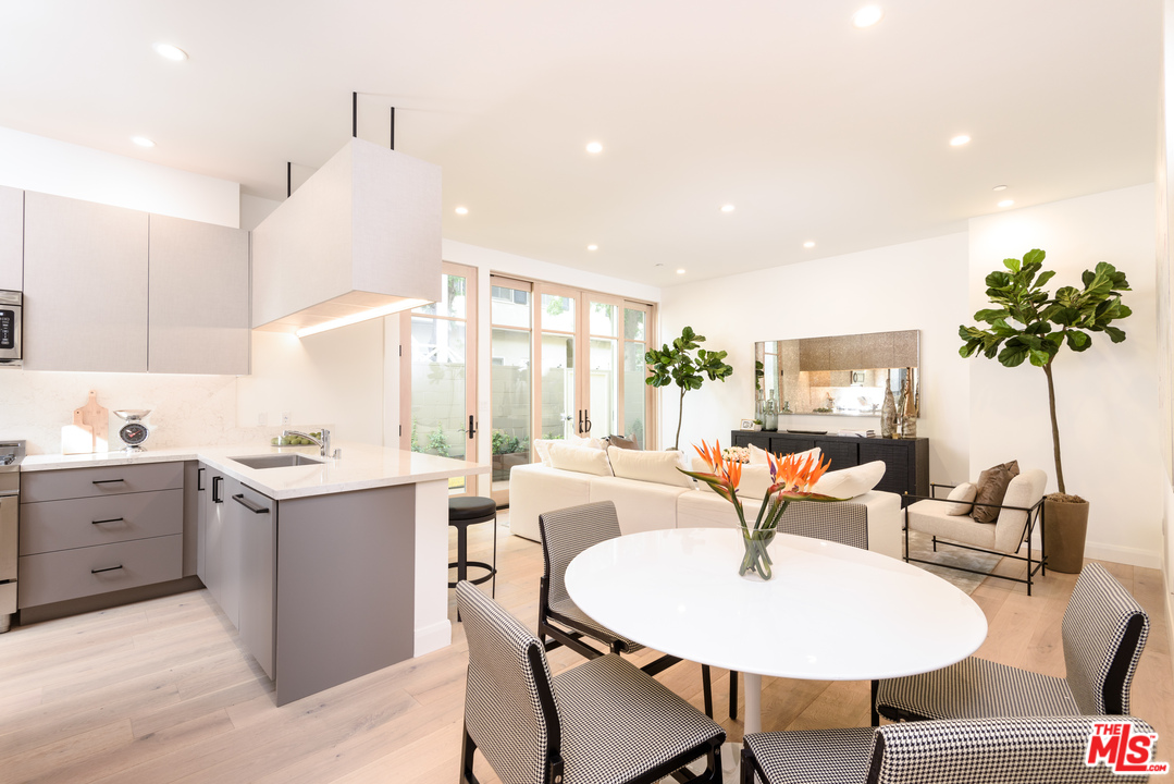 956 5th Street, Unit C Santa Monica, CA 90403 - Photo 2 of 13 a very nice looking open dining room with kitchen island