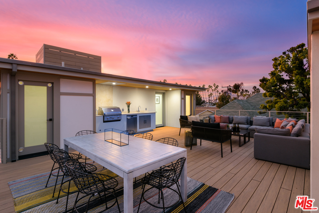 956 5th Street, Unit C Santa Monica, CA 90403 - Photo 12 of 13 a view of a terrace with furniture
