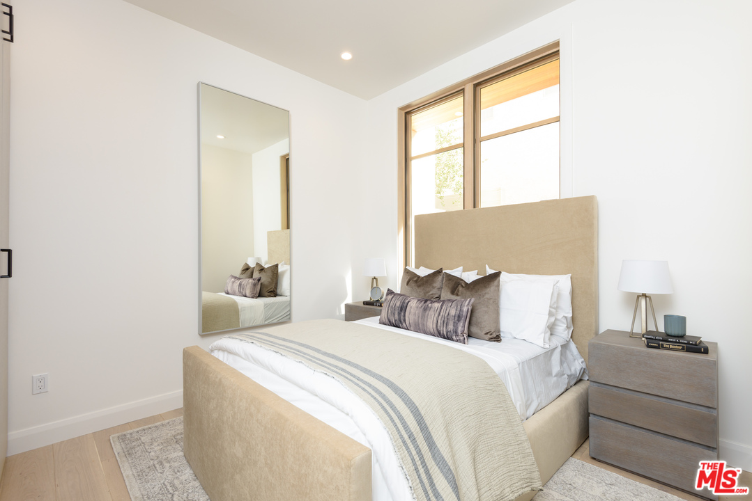 956 5th Street, Unit C Santa Monica, CA 90403 - Photo 4 of 13 a bedroom with a bed and a window