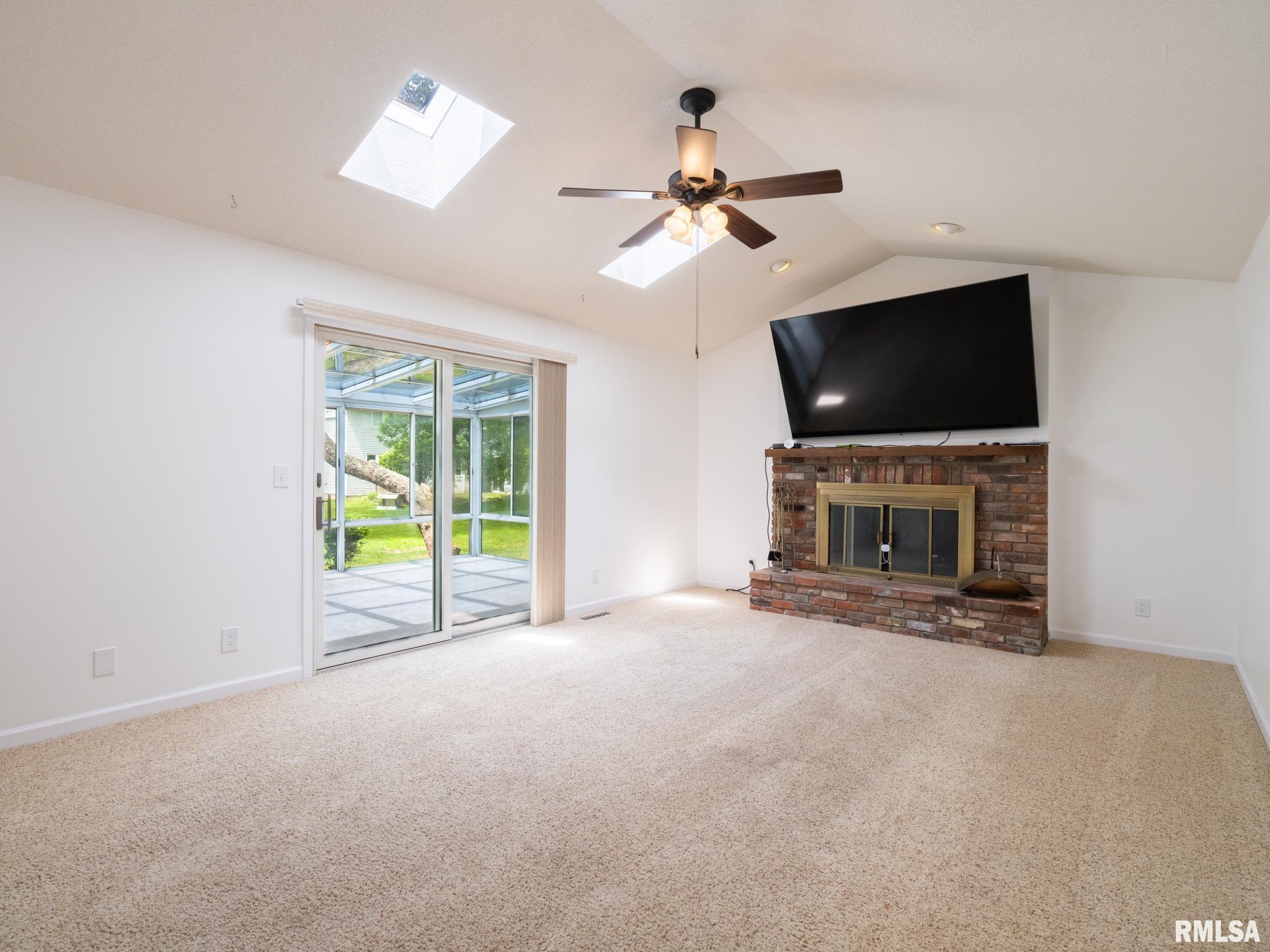 6607 North Camelot Road Peoria, IL 61615 - Photo 4 of 75