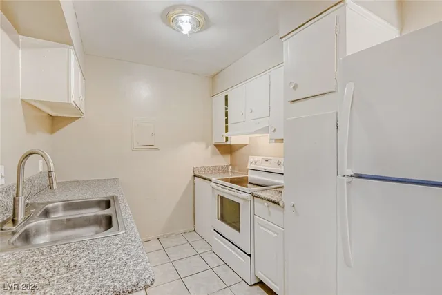$855 | 2505 Cedar Avenue, Unit 1, Las Vegas, NV 89101