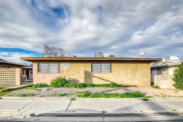 $855 | 2505 Cedar Avenue, Unit 1, Las Vegas, NV 89101