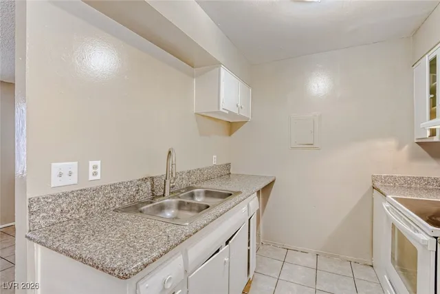 $855 | 2505 Cedar Avenue, Unit 1, Las Vegas, NV 89101