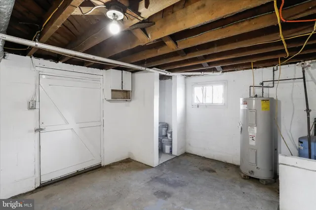 a view of utility room