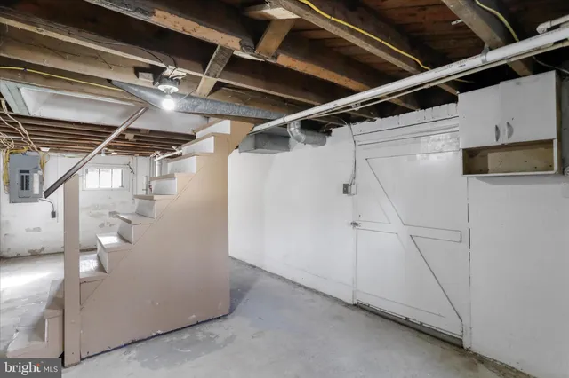 a view of utility room