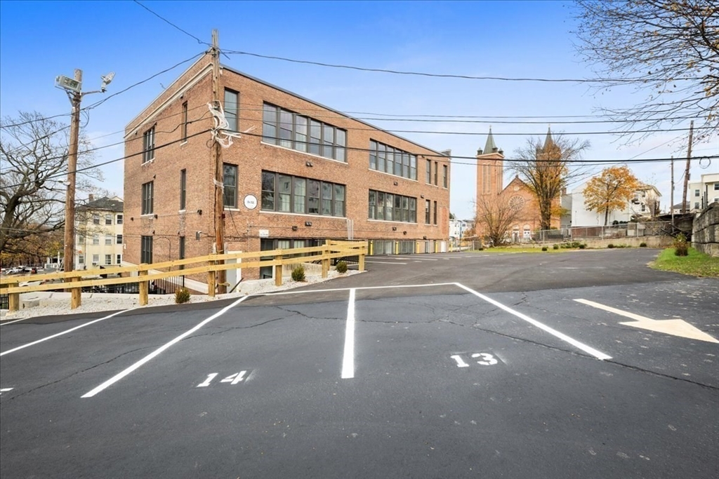 22 Waverly Street Worcester, MA 01604 - Photo 33 of 41