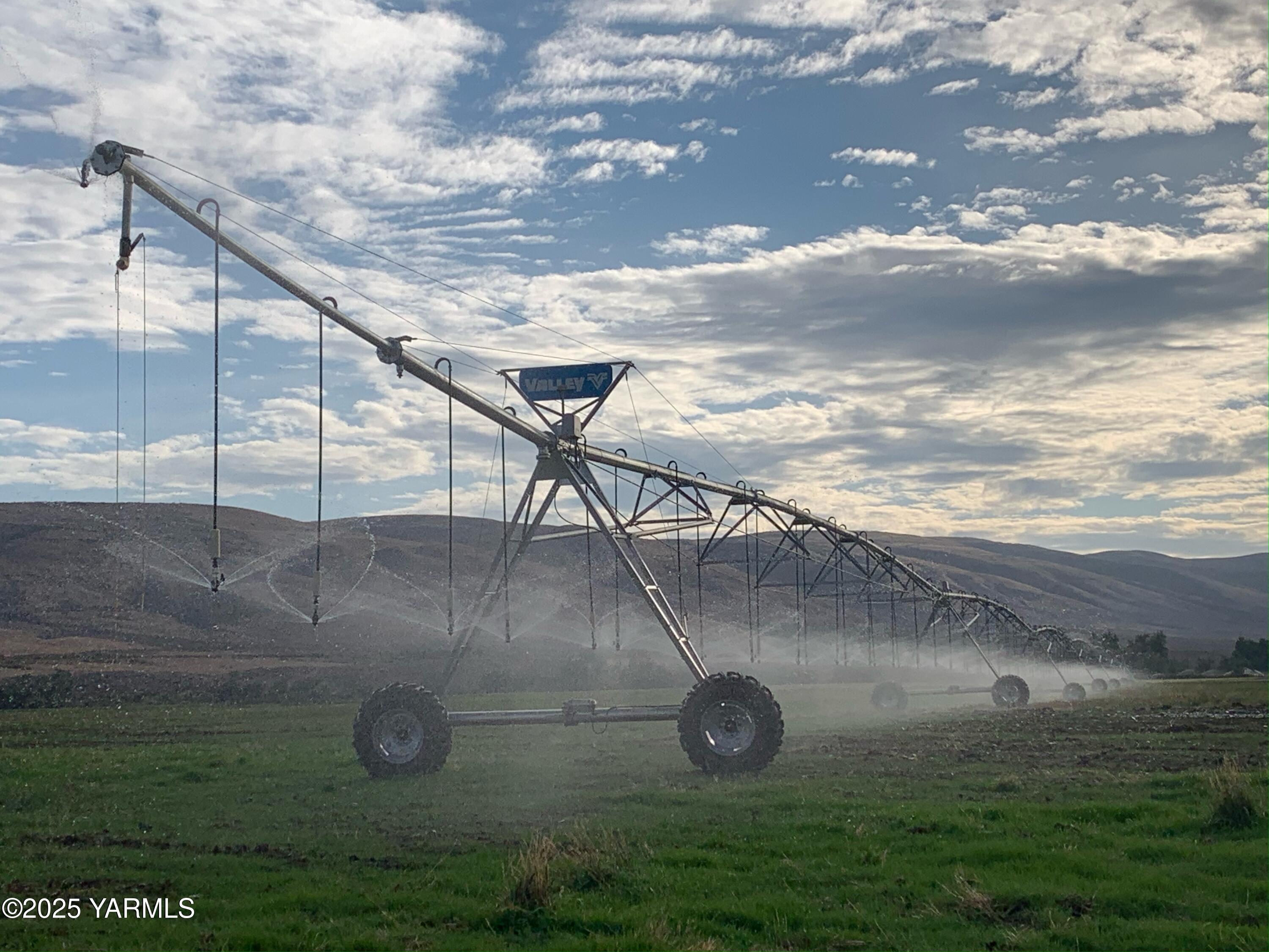 14530 Rutherford Road Yakima, WA 98903 - Photo 18 of 33 a view of outdoor space and yard