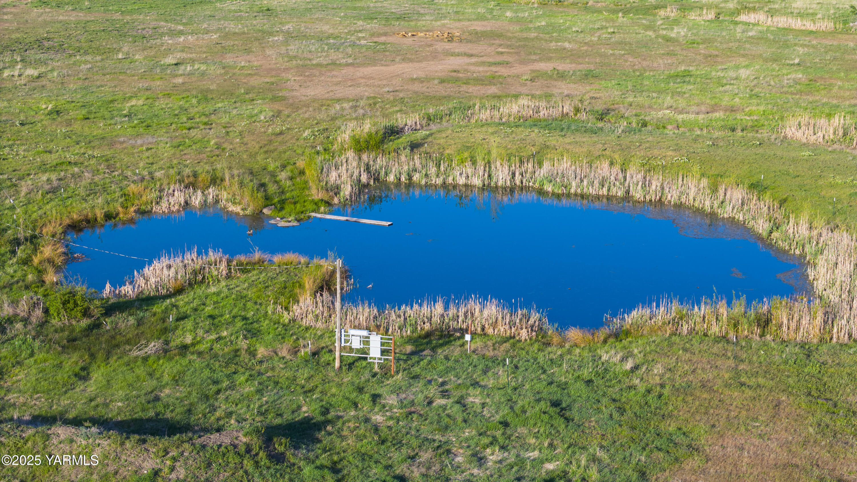 14530 Rutherford Road Yakima, WA 98903 - Photo 23 of 33 a view of a lake with a mountain