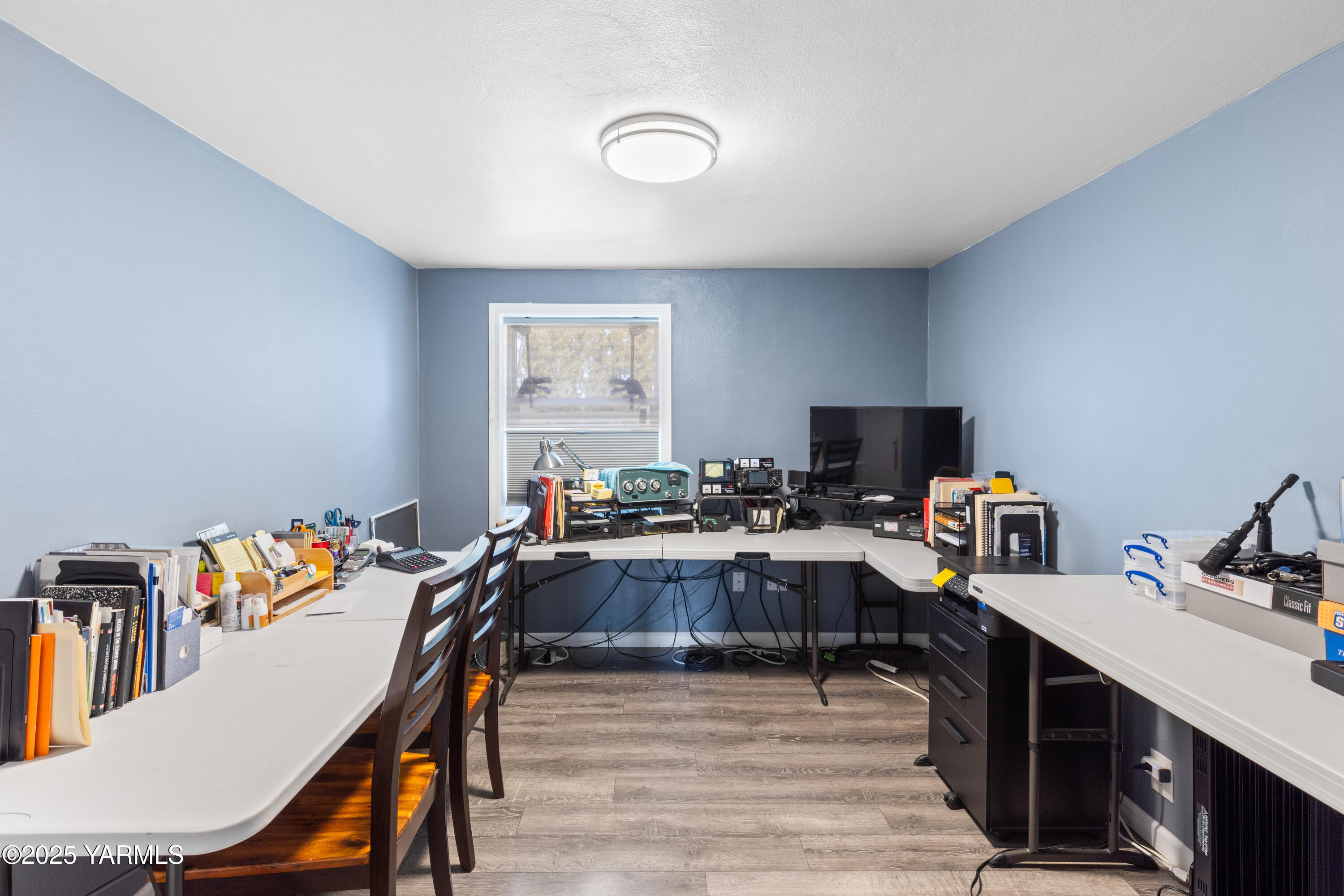 14530 Rutherford Road Yakima, WA 98903 - Photo 9 of 33 a view of a workspace with furniture