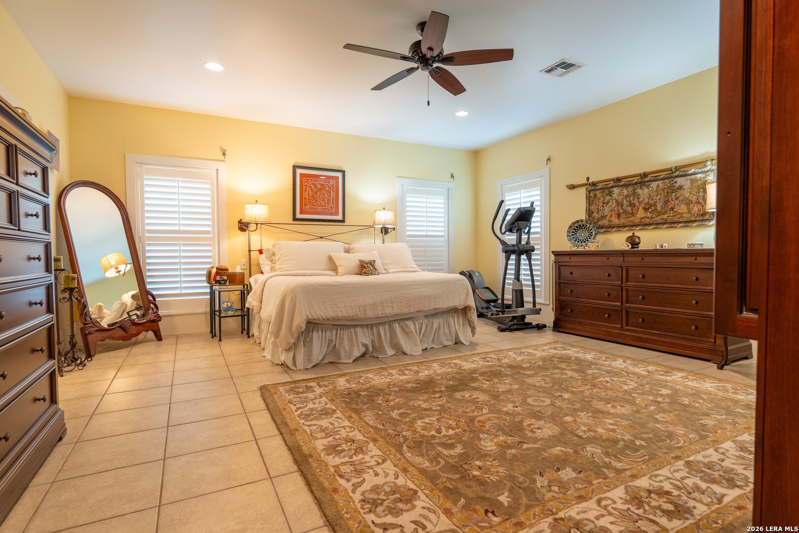 840 County Road 2250 Riviera, TX 78379 - Photo 34 of 45 a bedroom with a bed and a dresser