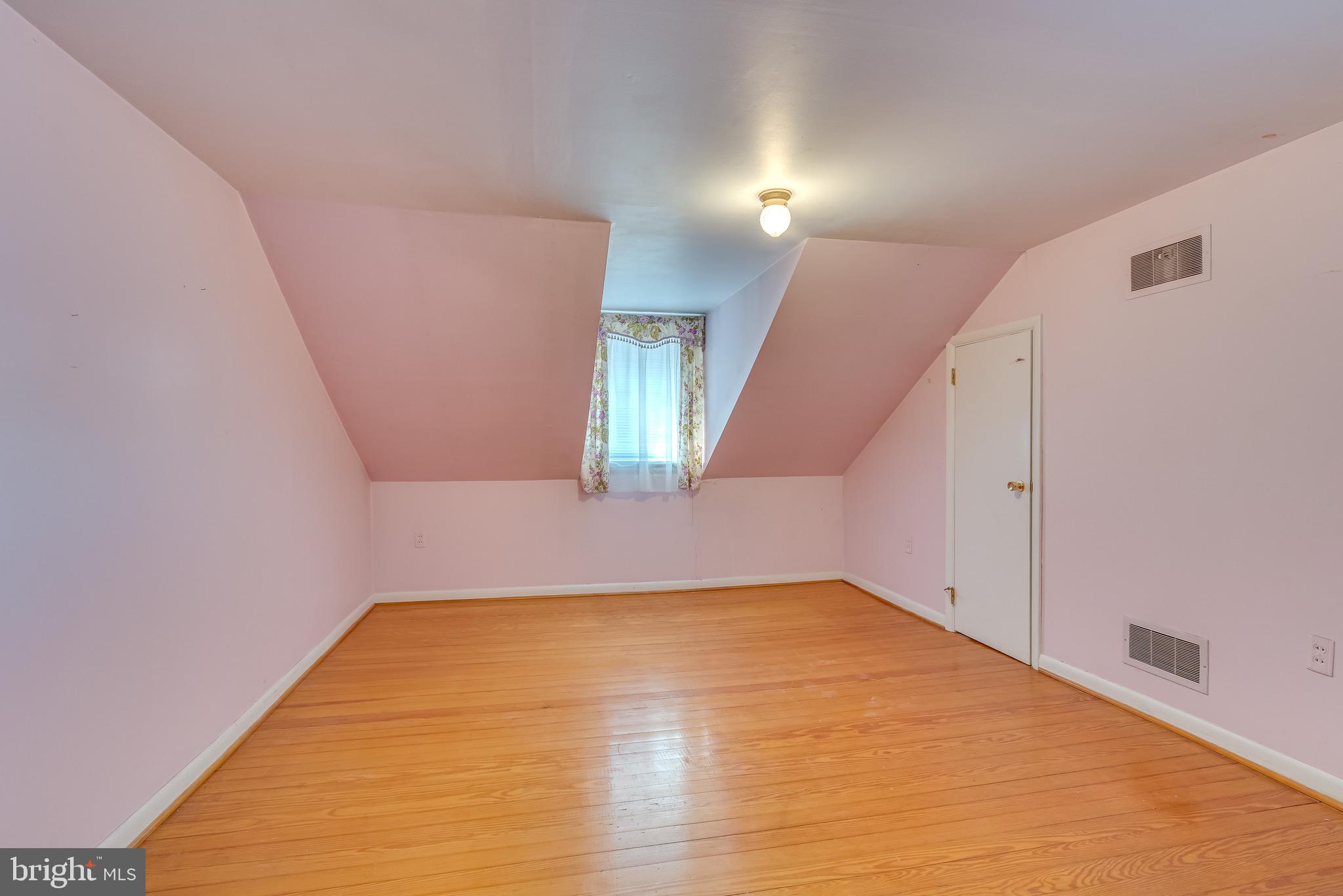 911 Keyes Ferry Road Charles Town, WV 25414 - Photo 17 of 97 Gallery Image 17