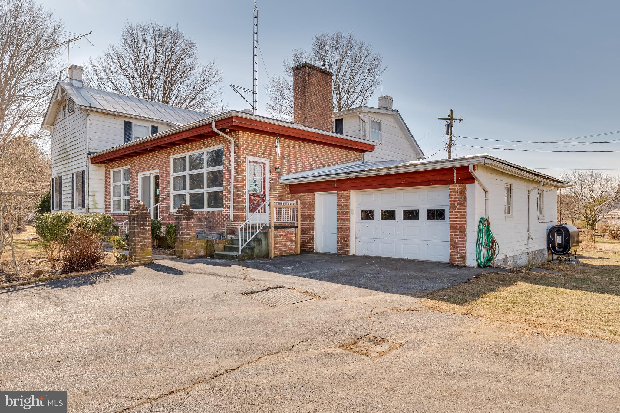 911 Keyes Ferry Road Charles Town, WV 25414 - Photo 4 of 97 Gallery Image 4