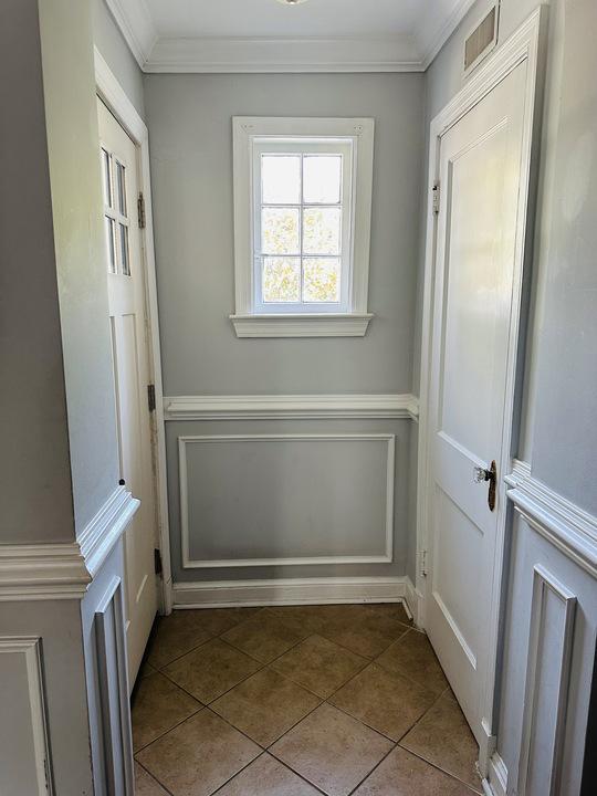 1911 D Street Northeast Washington, DC 20002 - Photo 3 of 63 Foyer