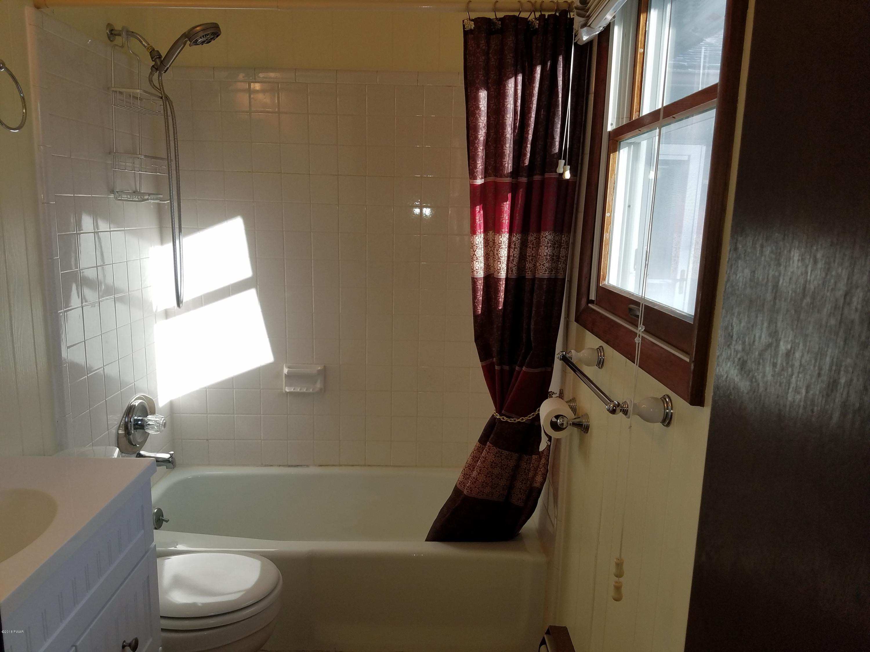 121 Dark Swamp Road Dingmans Ferry, PA 18328 - Photo 18 of 24 Master bath